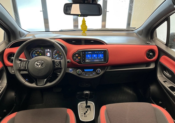 Toyota Yaris cena 72900 przebieg: 30600, rok produkcji 2019 z Człopa małe 22